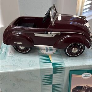 Hallmark Kiddie Car Classics 1937 Airflow Luxury Edition